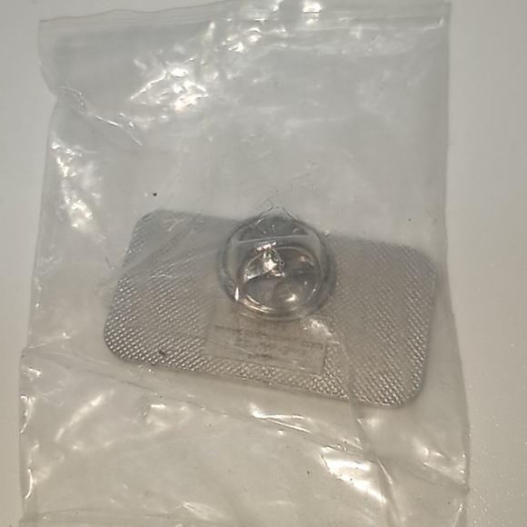 Anaheim Mighty Ducks 2000-2001 Season Seat Holder Pin - Picture 2 of 2